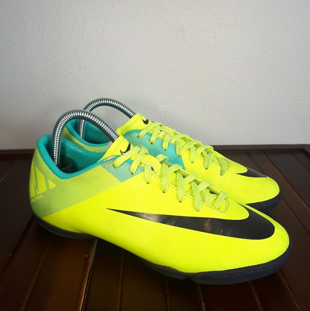 NIKE MERCURIAL VICTORY II